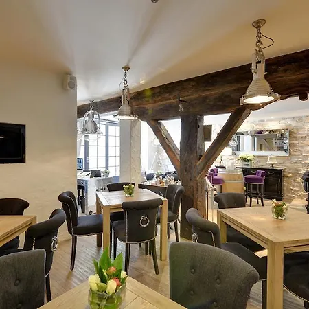 Le Bourg 7 Hotel