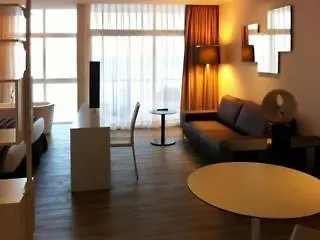 ホテル Le Bourg 7 リュトリー