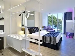 Le Bourg 7 4* لتري