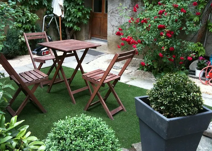 فندق Le Bourg 7 4*