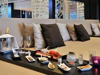 Le Bourg 7 4* لتري