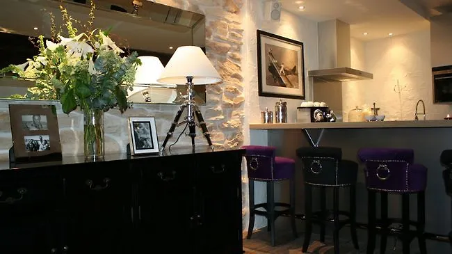 Le Bourg 7 4* لتري